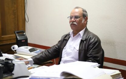 ANDRÉS CASTRO LLAMAS EJEMPLO DE SERVICIO, CUMPLE 49 AÑOS ATENDIENDO AL PÚBLICO